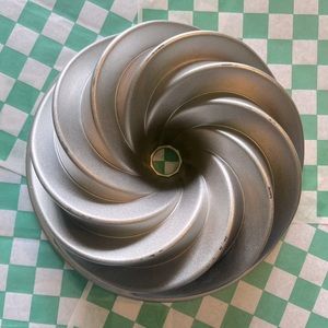 Nordic Ware Heritage Bundt Pan